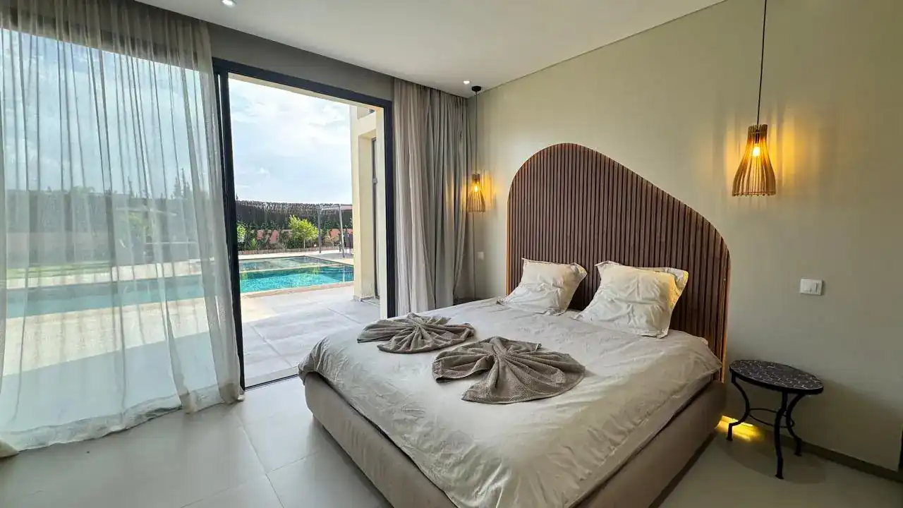 Villa Baby Dali – chambre avec vue sur piscine