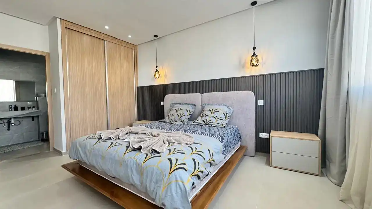 Villa Baby Dali – chambre avec salle de bain attenante
