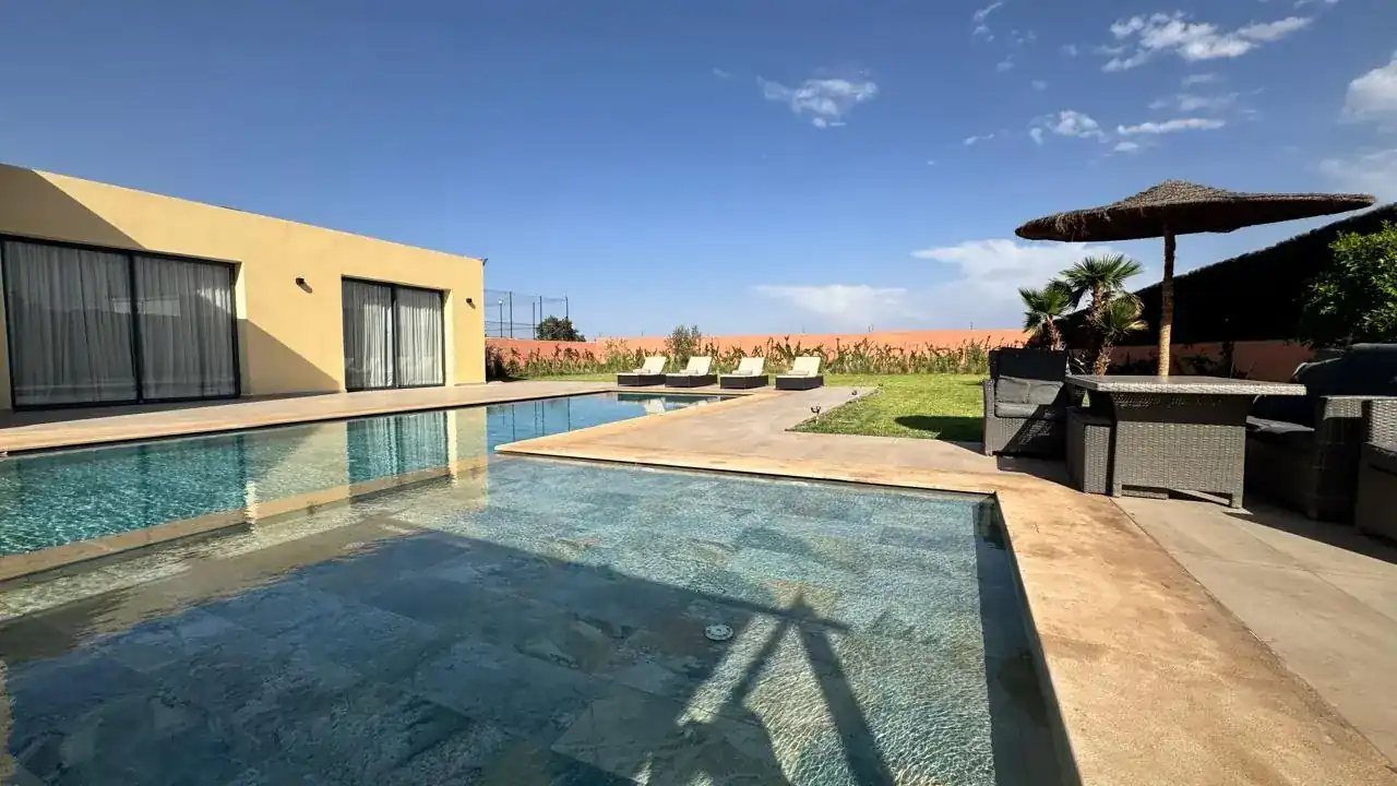 Villa Baby Dali – piscine et espace détente