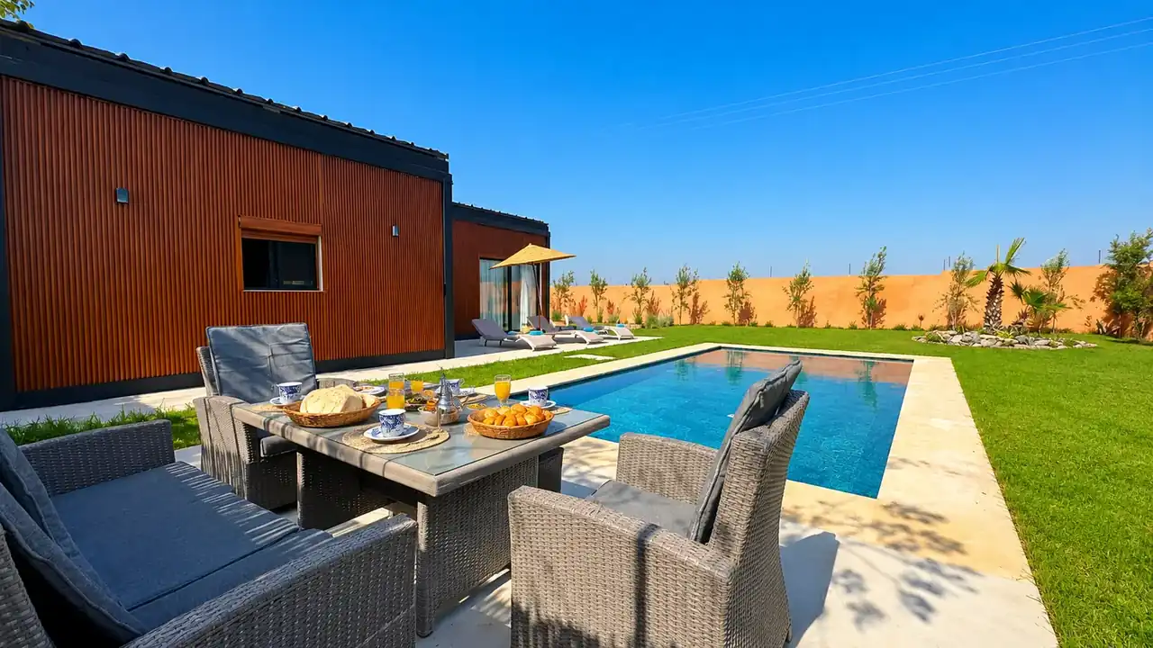Villa Mini Dali 1 – piscine et espace petit-déjeuner